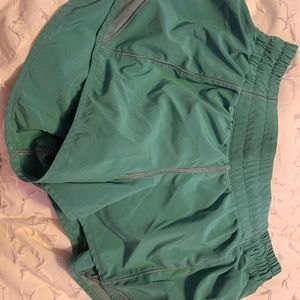 Lululemon hotty hot short 2.5